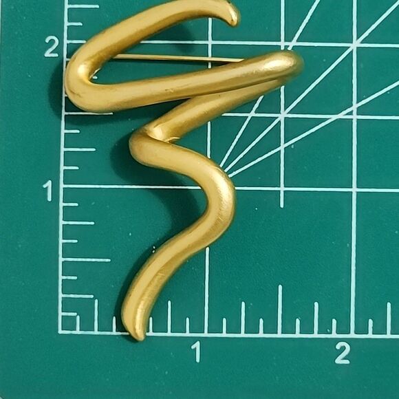 Brushed Gold Tone Signed C Squiggle Lightning bolt ZigZag Modernistic 2.5" Vtg - Picture 8 of 10